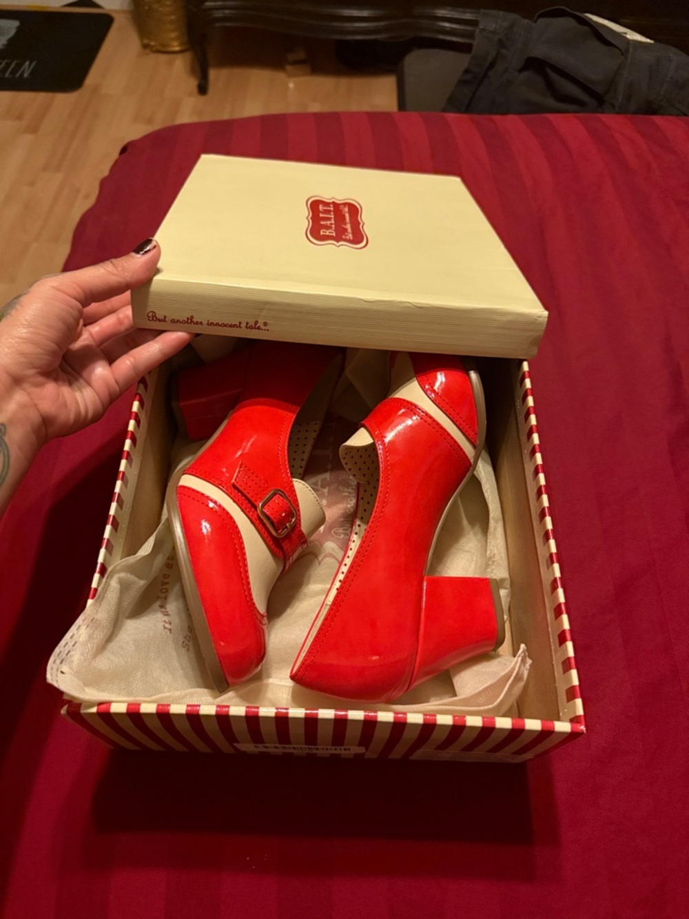 B.A.I.T. Footwear Retro Red Two-Tone Mary Jane Pumps with Buckle vintage style - Picture 10 of 10